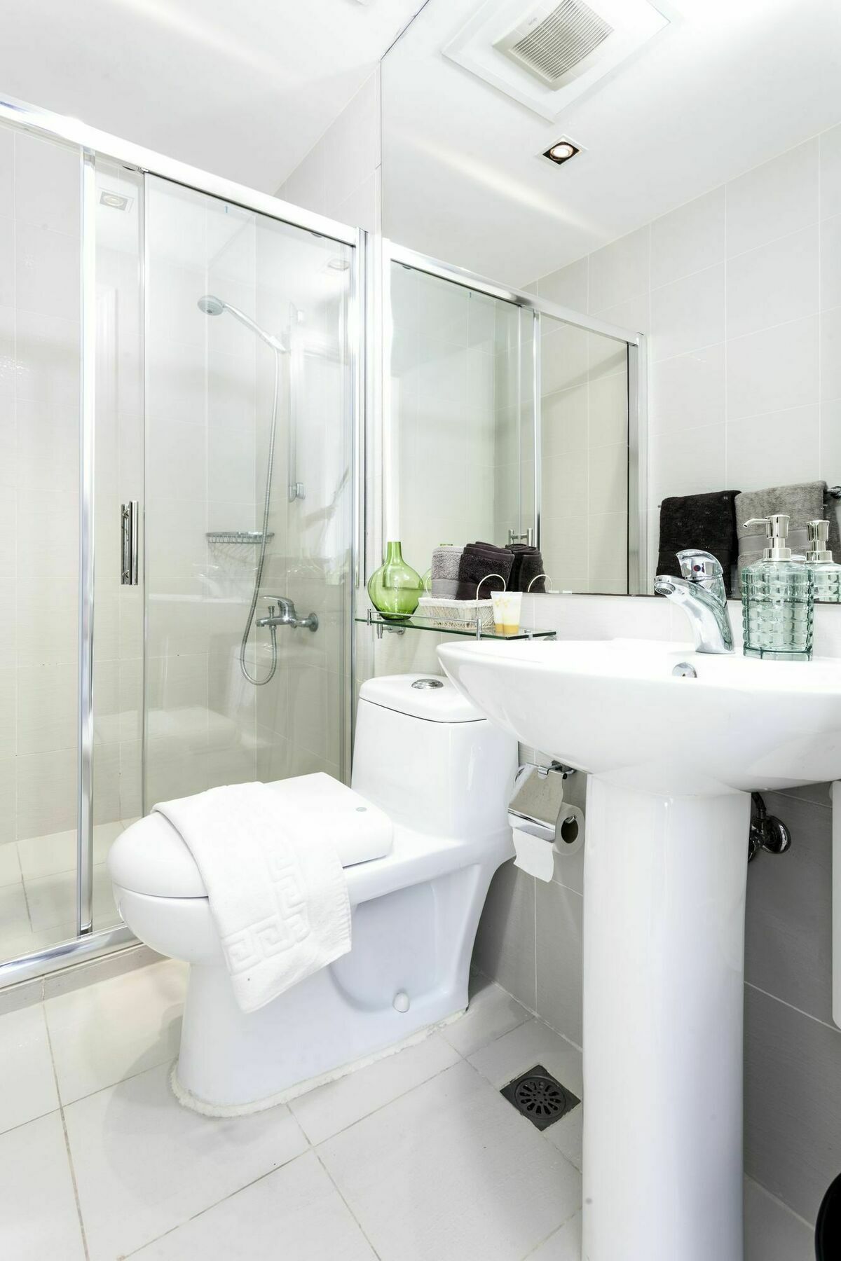 The Gramercy Residences By Stayhome Asia Makati City Bagian luar foto